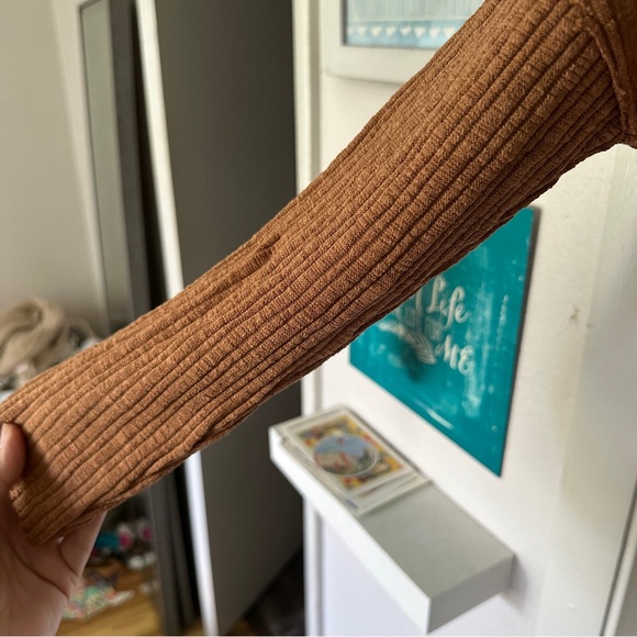 LA MIEL Rust Ribbed Knit Top - Picture 3 of 3